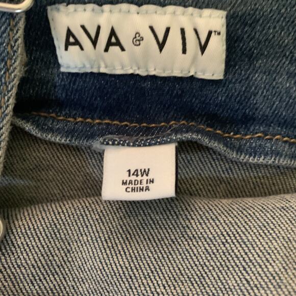 NWT AVA & VIV WOMEN'S MEDIUM WASH DENIM BIB OVERALLS SIZE 14W - Picture 8 of 13